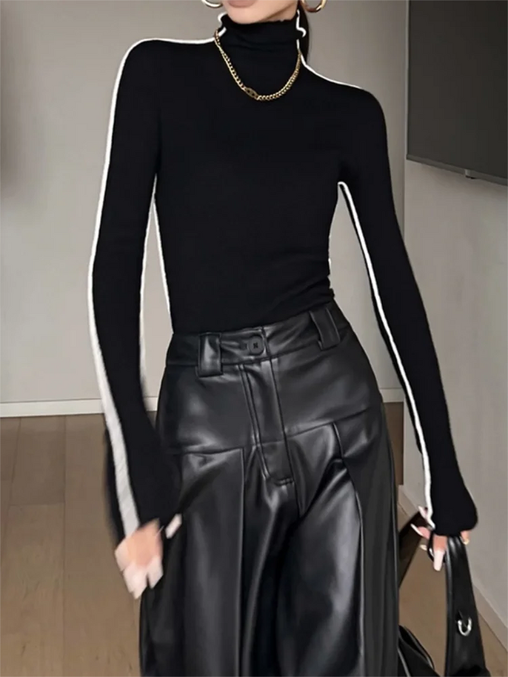 Genevieve Contrast Piped Turtleneck