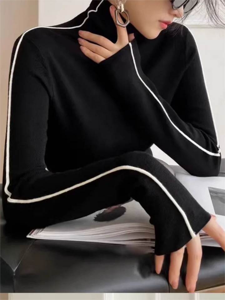 Genevieve Contrast Piped Turtleneck