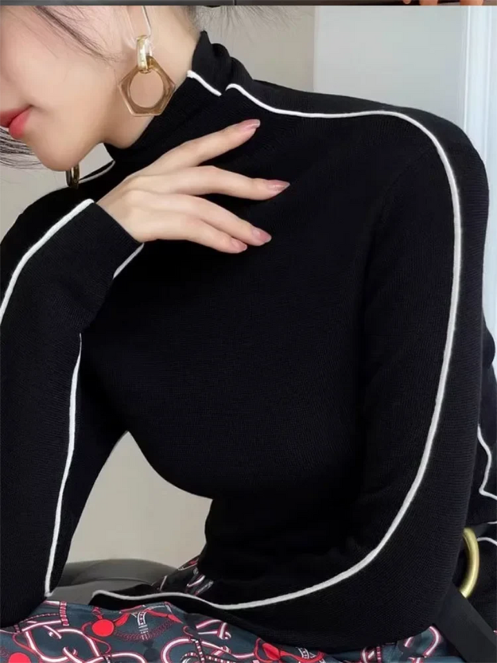 Genevieve Contrast Piped Turtleneck