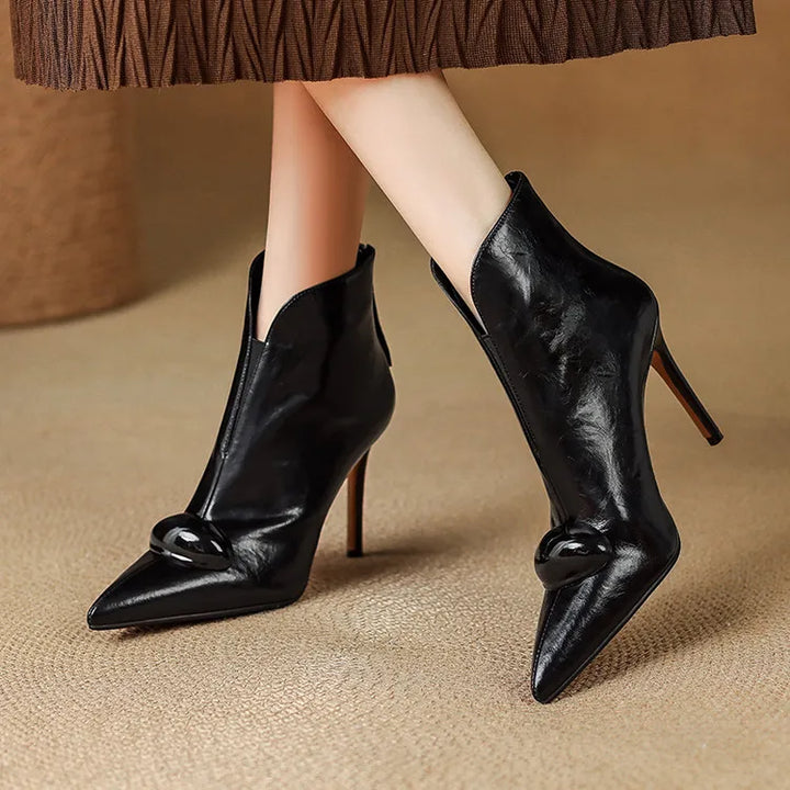 Hollis Pointed Toe Ankle Boot