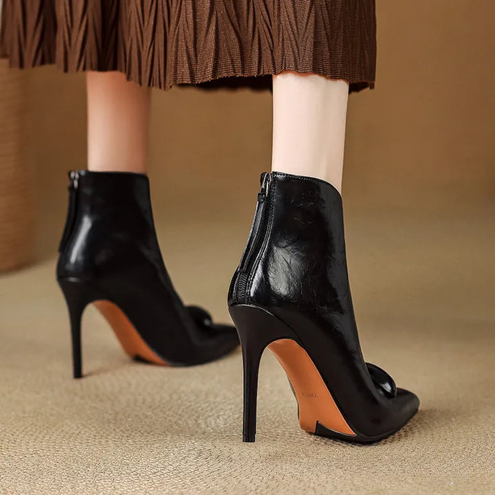 Hollis Pointed Toe Ankle Boot